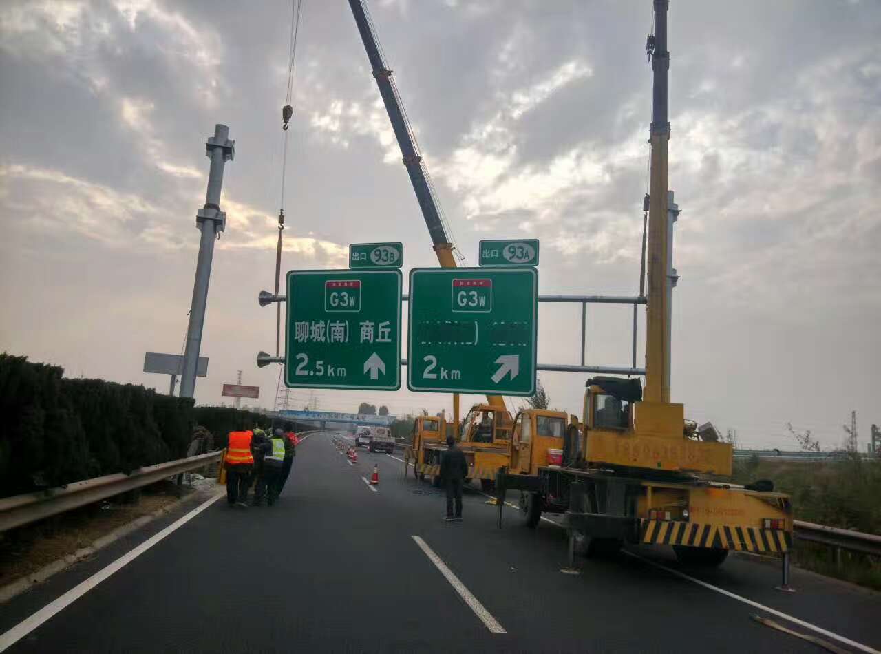 伊犁伊犁高速公路标志牌施工案例